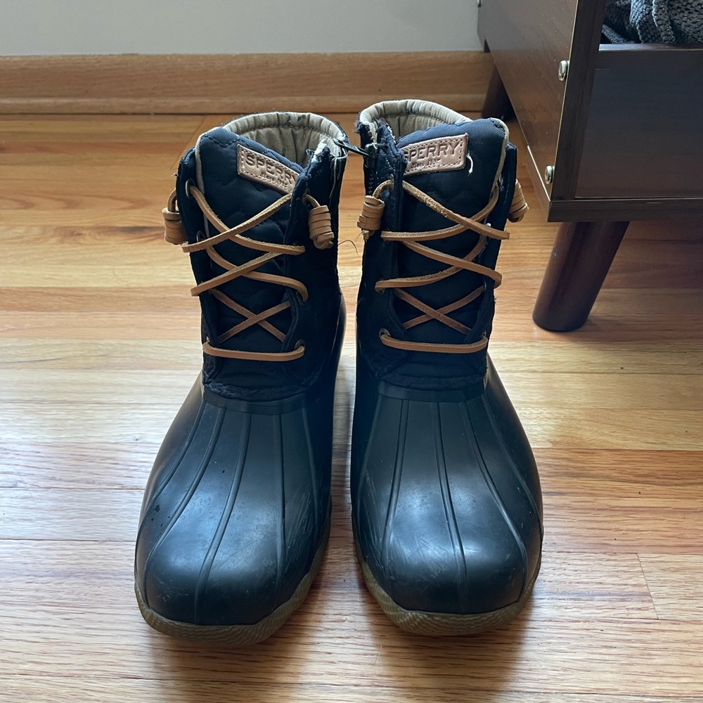 Sperry winter boots size 9